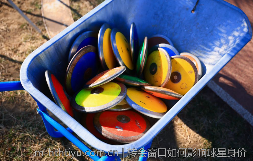 转会窗口如何影响球星身价